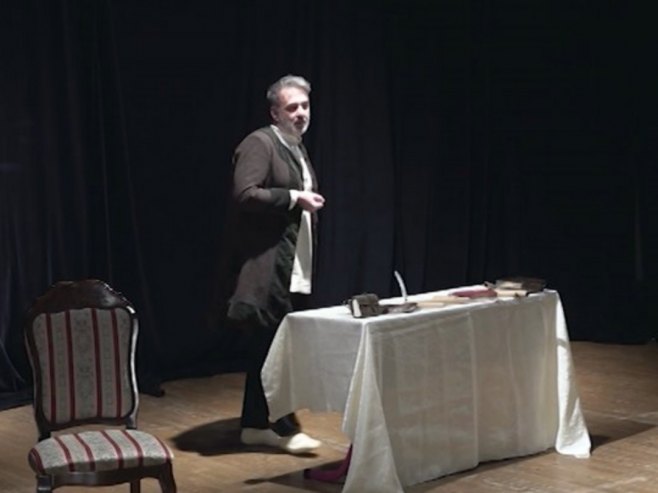 Kozarska Dubica: Predstava "Slušaj kako govorim - Sava Mrkalj" (VIDEO)