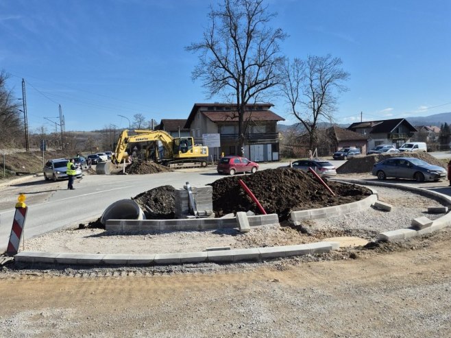 Intenzivirani radovi na izgradnji kružnog toka u Čelincu vrijednog 850.000 KM (FOTO/VIDEO)