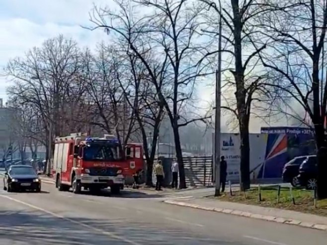 Banjaluka: Požar na gradilištu preko puta NSRS (VIDEO)