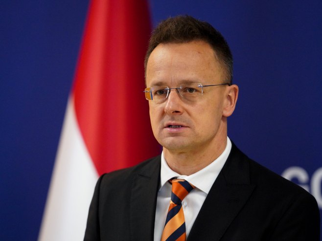 Sijarto: Mađarska neće biti uvučena u rat