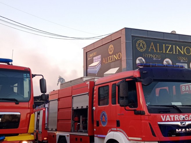U požaru u fabrici namještaja u Brčkom povrijeđeno osam osoba (VIDEO)