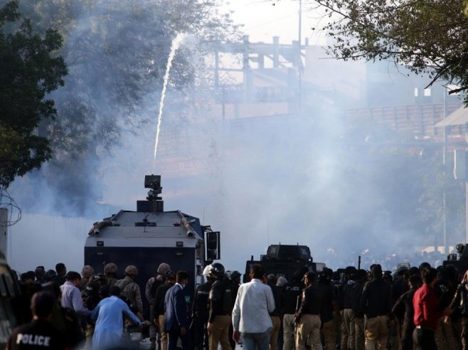 Poginulo 20 ljudi tokom antiameričkih protesta u Pakistanu