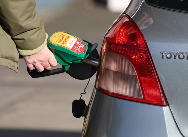 Cijene nafte (foto: EPA/NEIL HALL - ilustracija) - 