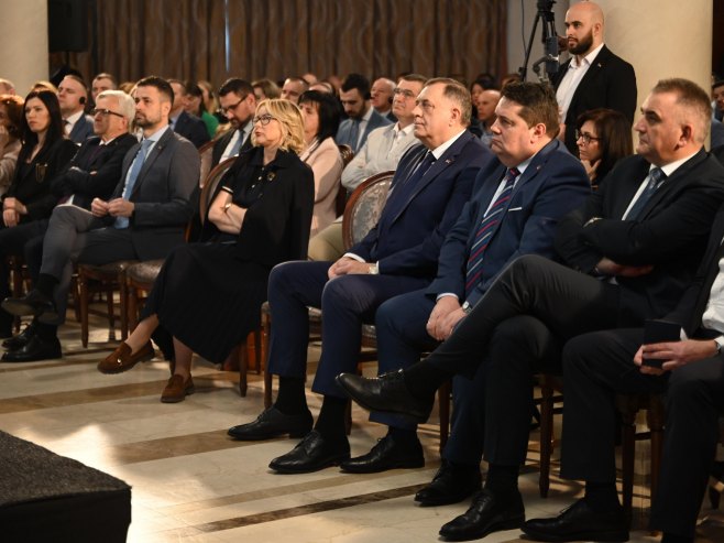 Dodik: Danas jasnije nego ikada da je Srpska decenijama  na pravoj strani istorije (FOTO)