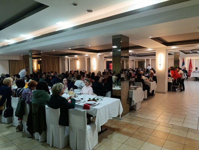 Mrkonjić Grad - SNSD - osmomartovska proslava Mrkonjić Grad - SNSD - osmomartovska proslava - Foto: SRNA