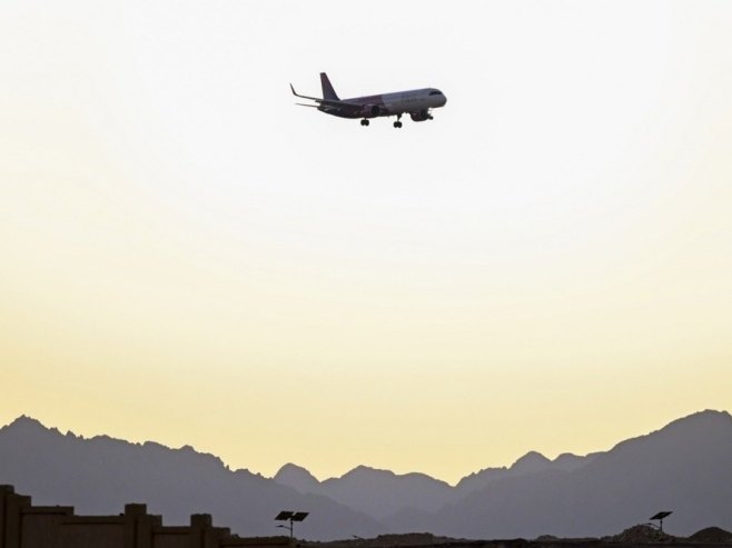 Avion sa srpskim državljanima evakuisanim iz Izraela krenuo iz Šarm el Šeika