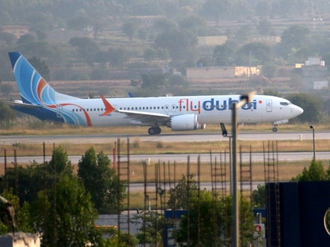Јoš jedan avion iz Dubaija sletio u Beograd