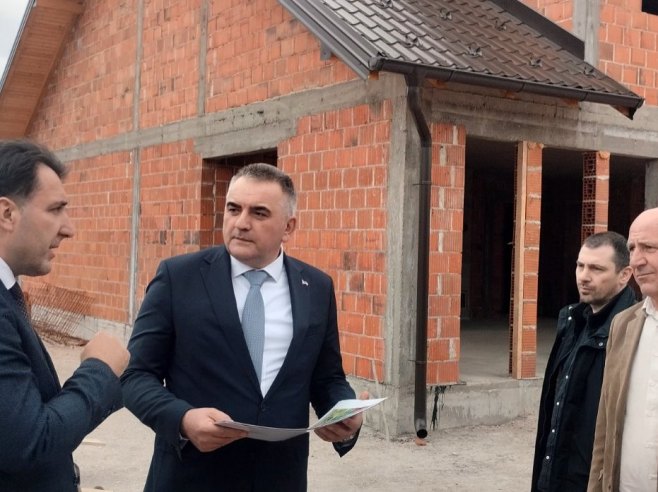 Minić u Sokocu, obišao manastir i Romanijsku kuću Minić u Sokocu, obišao manastir i Romanijsku kuću - Foto: RTRS