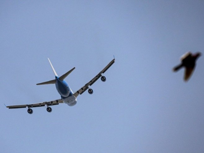 Avion (foto: EPA/STRINGER) - 