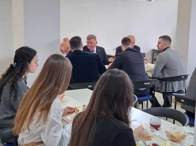 Mastilović na studentskom doručku - Foto: RTRS