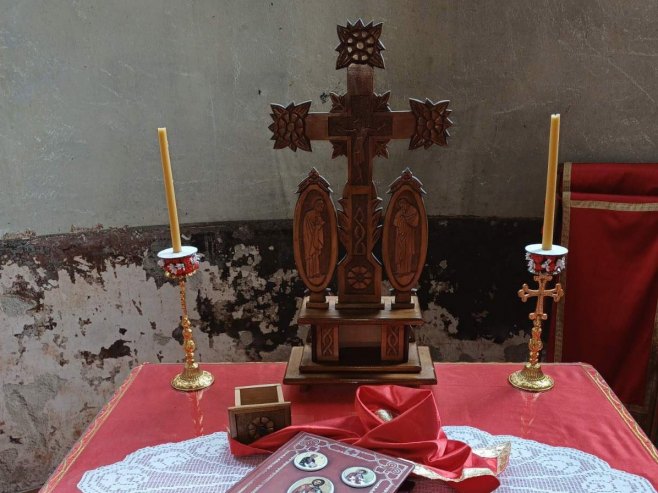 Oskrnavljen Hram Vaznesenja Gospodnjeg u Gračanici