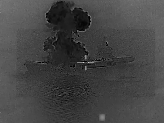 Iranski nosač dronova pogođen i zapaljen; Kuper: Brod  veličine nosača aviona iz Drugog svjetskog rata (VIDEO)