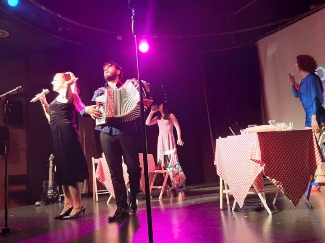 "Ženski raj" - smijeh poklon za 8. mart