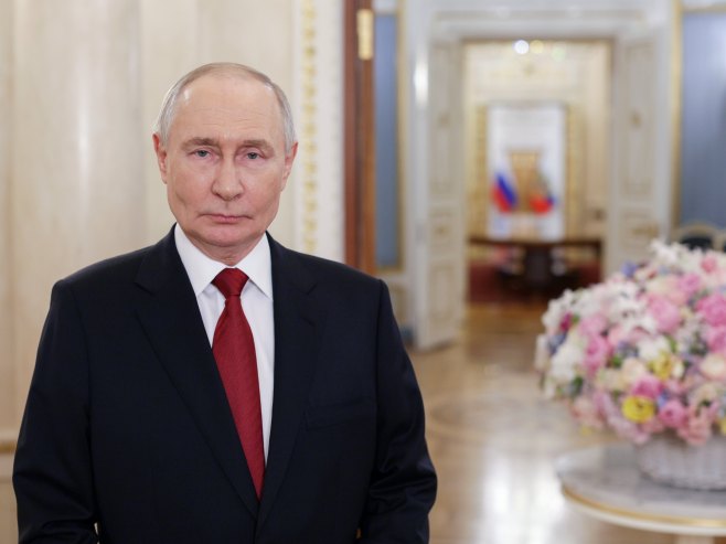 Putin: Žene čine svijet boljim i ljubaznijim mjestom
