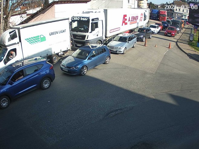 Granični prelaz Gradiška (foto: ams-rs.com) Granični prelaz Gradiška (foto: ams-rs.com) -