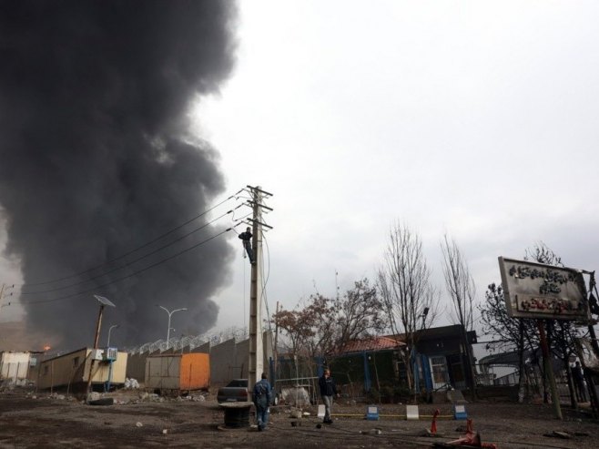Teheran (foto: EPA/ABEDIN TAHERKENAREH) - 