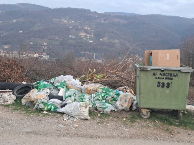 Divlje deponije niču širom Banjaluke (FOTO)