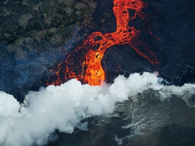 Erupcija vulkana Kilauea izbacila fontane lave do 300 metara (VIDEO)