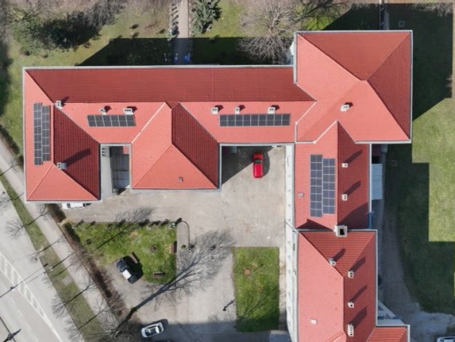 Puštanjem u rad fotonaponskih solarnih panela zaokružen projekat energetske efikasnosti na PMF-u (VIDEO)