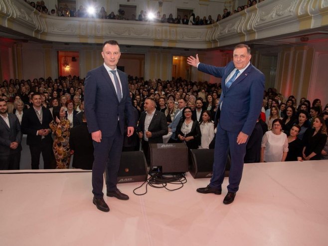 Dodik: Svaka žena zaslužuje pažnju i poštovanje