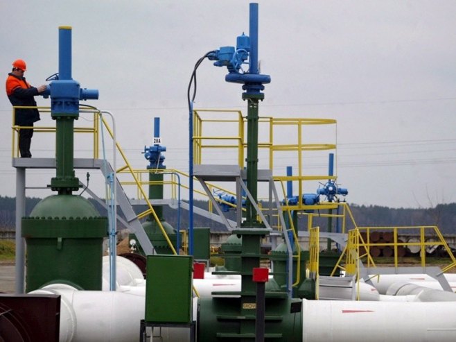 Amerika tvrdi: "Formiraju se redovi" za rusku naftu