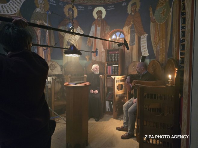 U manastiru Kovilj završeno snimanje filma o doktoru Laziću (FOTO)