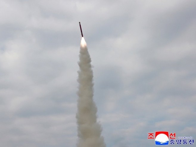 Sjeverna Koreja ispalila 10 raketa tokom vježbi SAD i Јužne Koreje