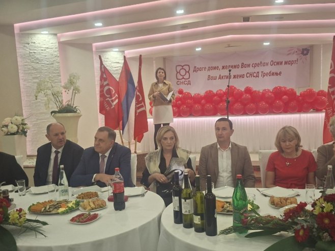 Aktiv žena SNSD-a Trebinje organizovao je  proslavu povodom 8. marta Međunarodnog Dana žena - Foto: RTRS