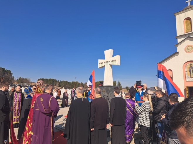 Pomenom poginulim borcima na Vojničkom groblju Novi Zejtinlik na Sokocu
