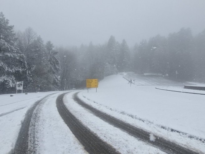 Pao snijeg na Kozari (FOTO)