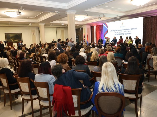 Panel diskusija Panel diskusija - Foto: ZIPAPHOTO/Borislav Zdrinja