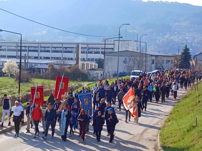 Služen moleban na Ćupriji, poklonički hod ka Starom Brodu