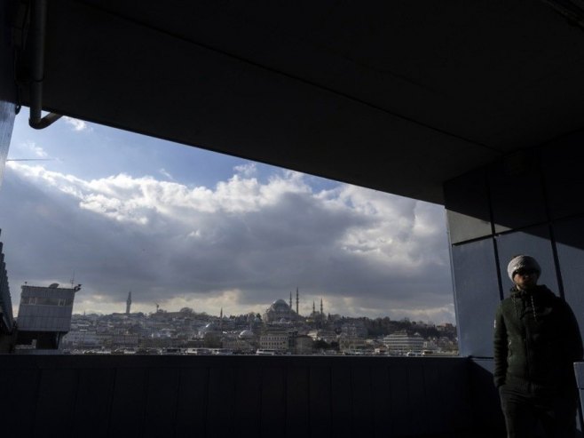 Devet osoba izvučeno iz ruševina dvije zgrade u Istanbulu (VIDEO)