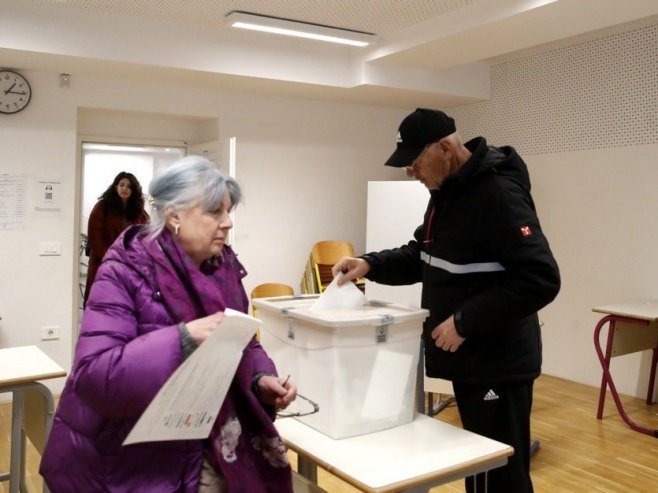 Izbori u Sloveniji: Golobova stranka vodi sa 28,54 odsto glasova, Јanšin SDS ima 28,23