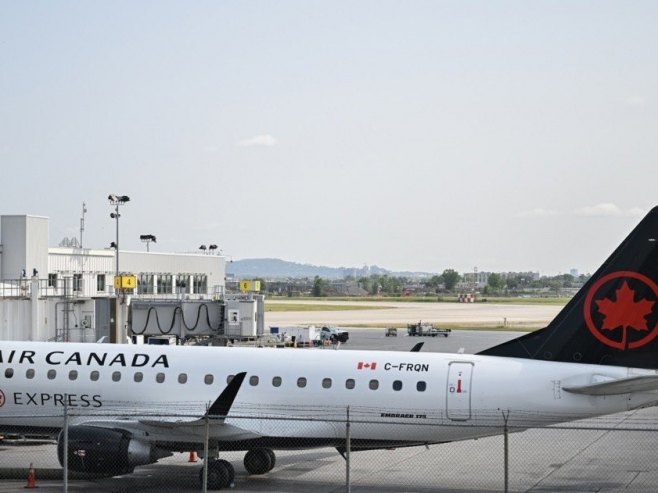 Sudar aviona i vozila na pisti, četiri osobe povrijeđene (FOTO/VIDEO)