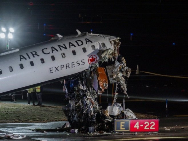 Hospitalizovana 41 osoba nakon sudara aviona i vozila (VIDEO) Hospitalizovana 41 osoba nakon sudara aviona i vozila (VIDEO)