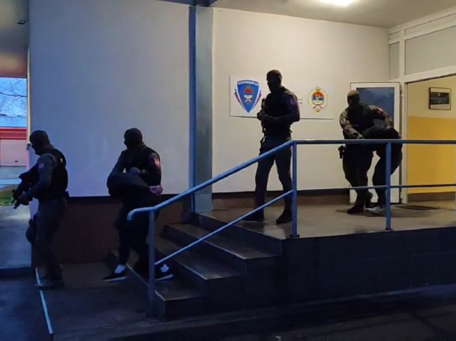 Sprovedena dva lica u Okružno javno tužilaštvo Banjaluka (VIDEO)