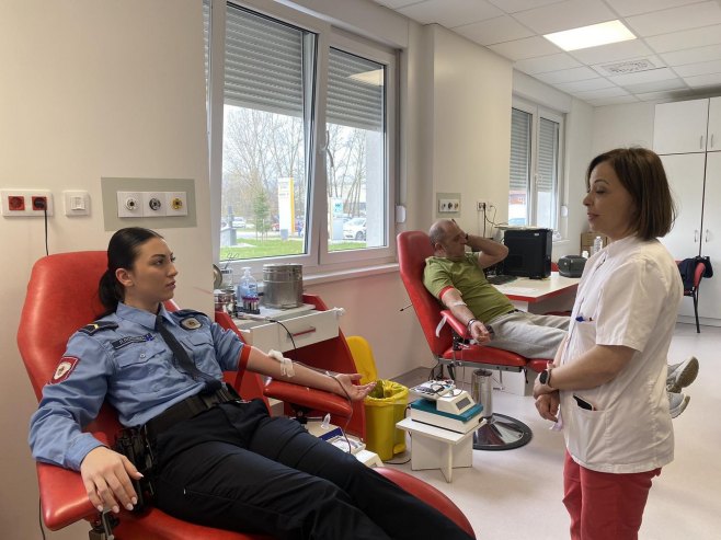 Humanost na djelu: Mladi policijski službenici iz Doboja darovali krv