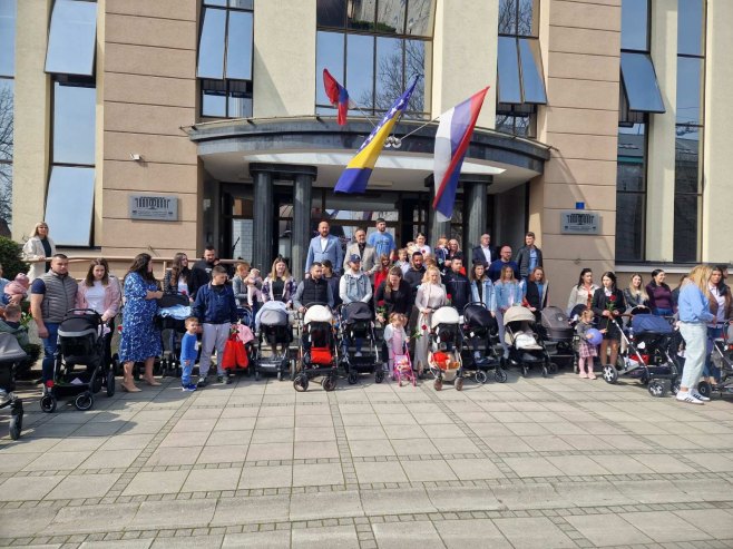 Derventa: Za bebe rođene u posljednja tri mjeseca po 500 KM