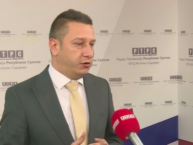 Goganović: Najoštrije osuđujem vandalizam i prijeteće poruke Srbima u Centru za obuku u Pazariću (VIDEO)