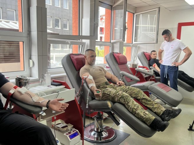 Humanost na djelu: Dobrovoljno darovalo krv 900 pripadnika MUP-a Srpske (FOTO)