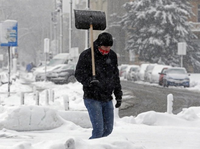 Nagla promjena vremena u Hrvatskoj, snijeg zatrpao auto-put