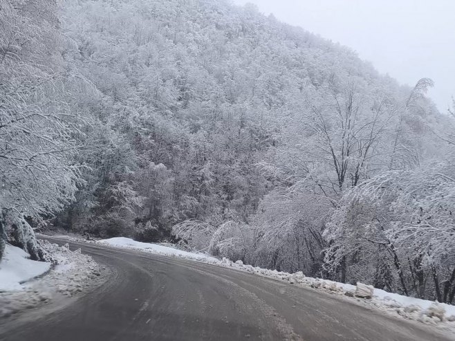 Snježne padavine zahvatile Hercegovinu (VIDEO)