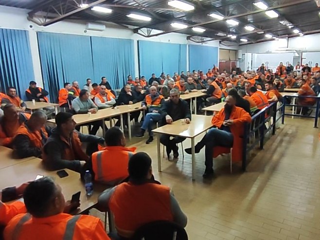 Radnici Nove Ljubije proveli noć u kantini u rudniku Omarska; Poručili da ne odustaju od zahtjeva (VIDEO)