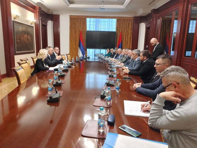 Minić sa predstavnicima reprezentativnih sindikata