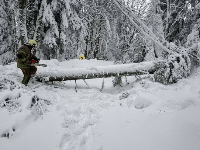 Evakuacija putnika na Kozari (FOTO)