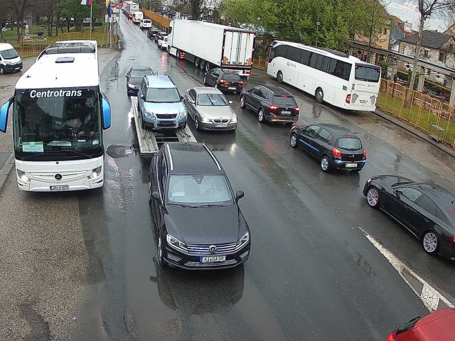 Duga čekanja na prelazima na sjeveru