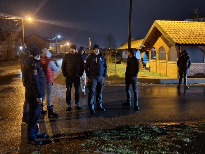 Derventa: Proglašene redovne mjere odbrane od poplava; Žunić obišao zaplavljena područja (FOTO)