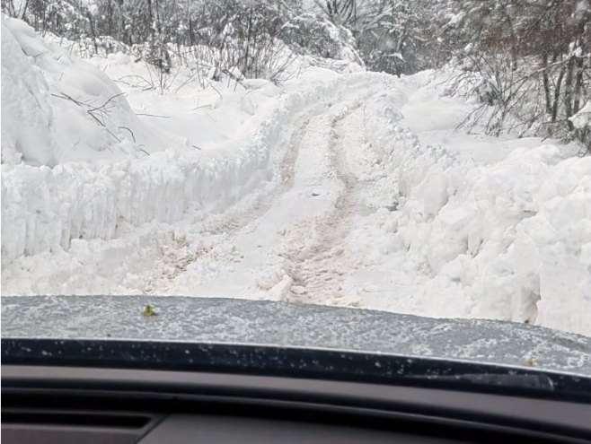 Naselje Bukvalek tri dana bez struje; Snijeg blokirao mještane (VIDEO)