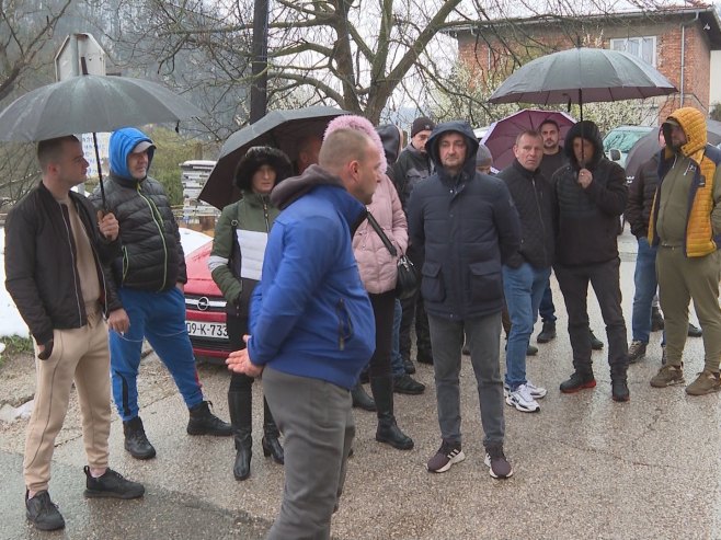 Mještani Donjih Kola održali mirni protest kod puta Banjaluka-Јajce